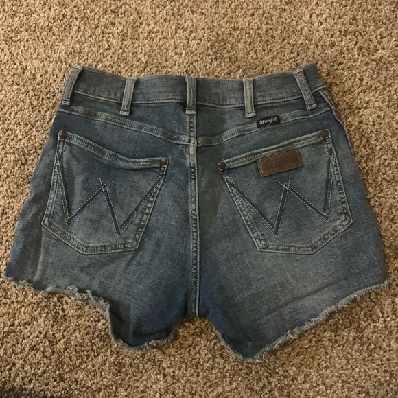 Wrangler high waisted shorts - Picture 2 of 2